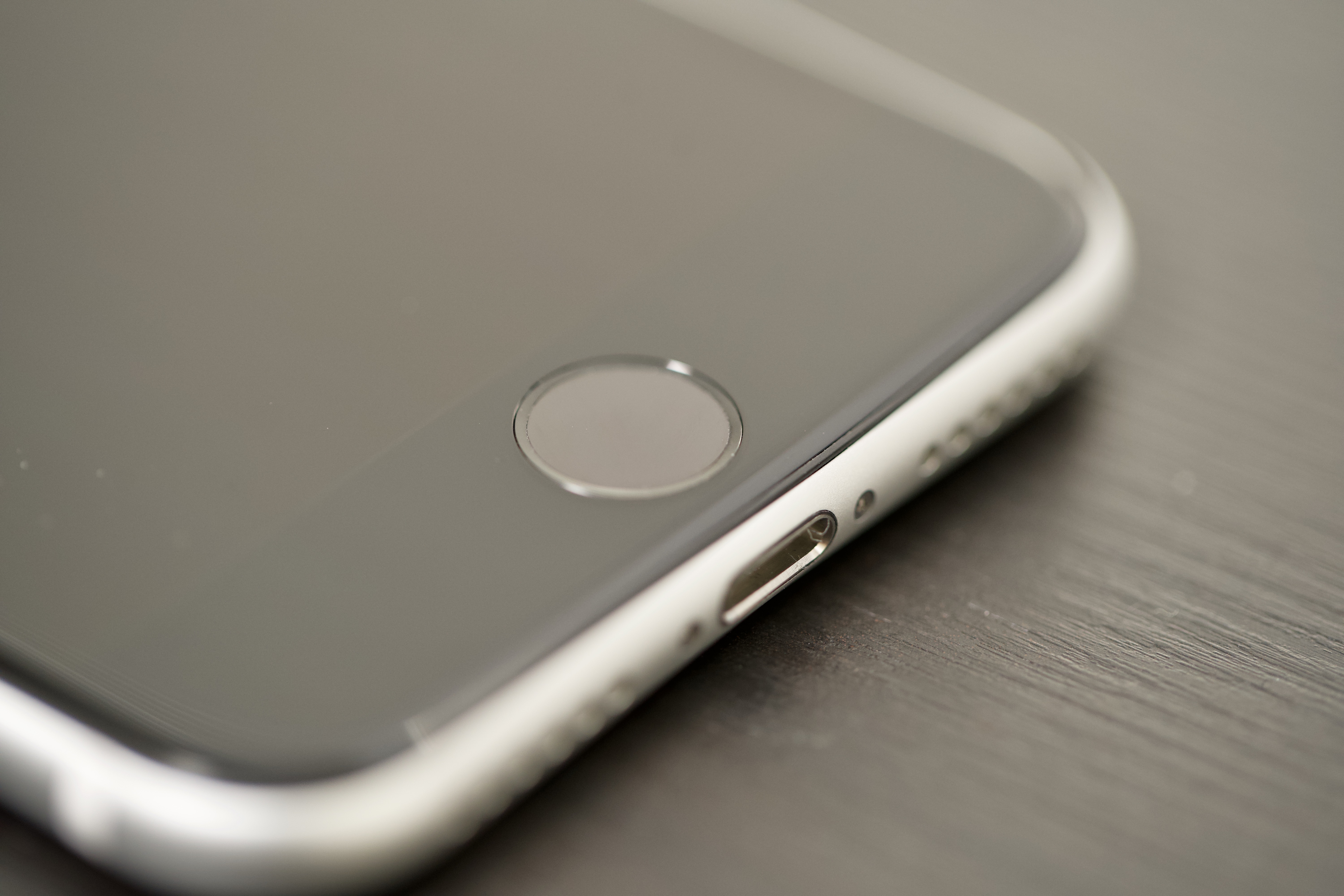 Test iPhone SE 2020 : Format compact, performances optimales (1e partie) -  Le Monde Informatique
